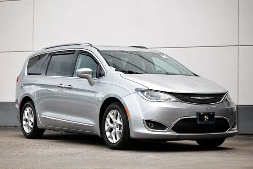 2019 Chrysler Pacifica Touring Plus photo 1