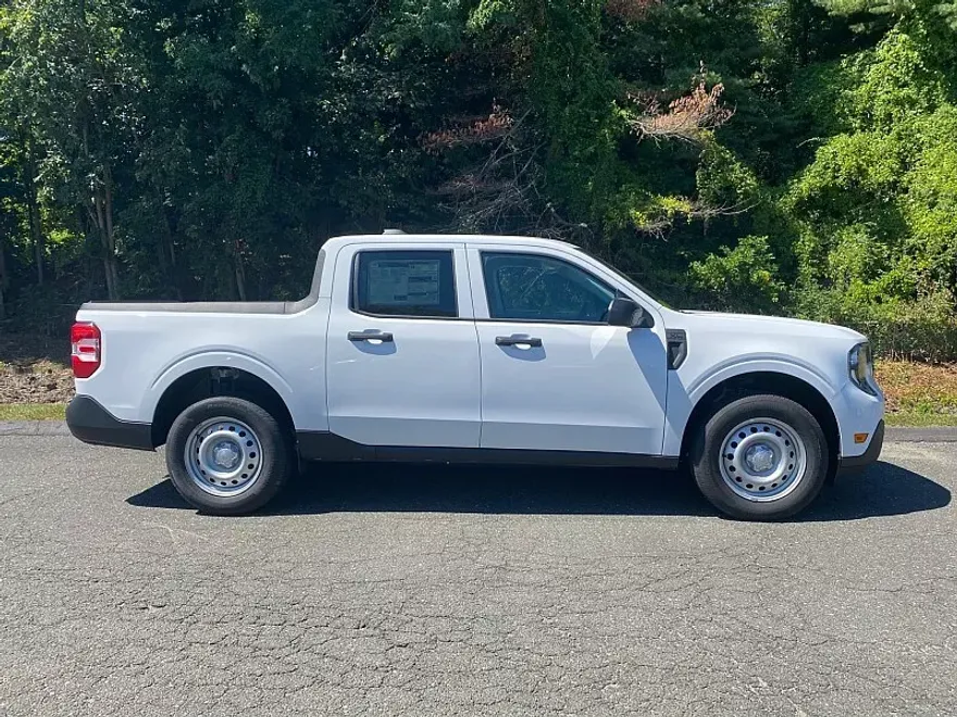 2025 Ford Maverick XL photo 1