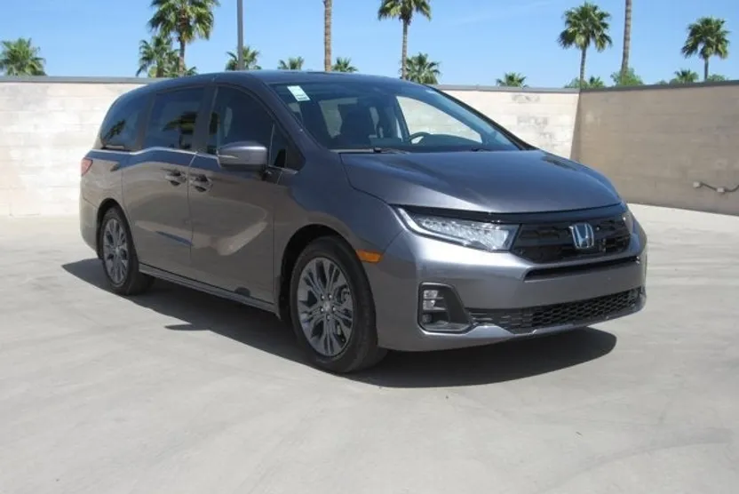 2026 Honda Odyssey Touring photo 1