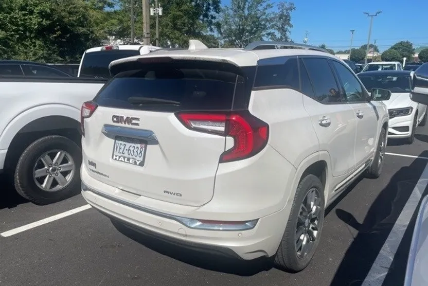 2022 Gmc Terrain Denali photo 1
