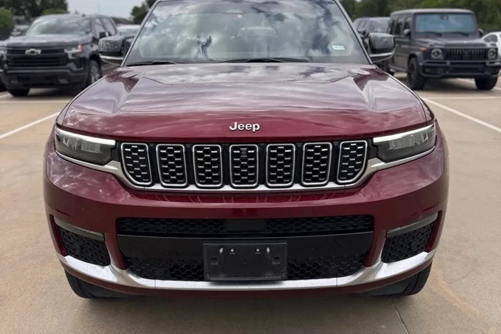 2023 Jeep Grand Cherokee Summit photo 1