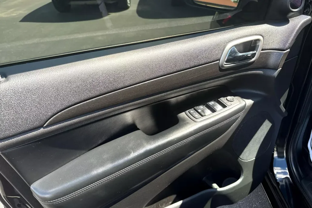 2017 Jeep Grand Cherokee Altitude photo 1