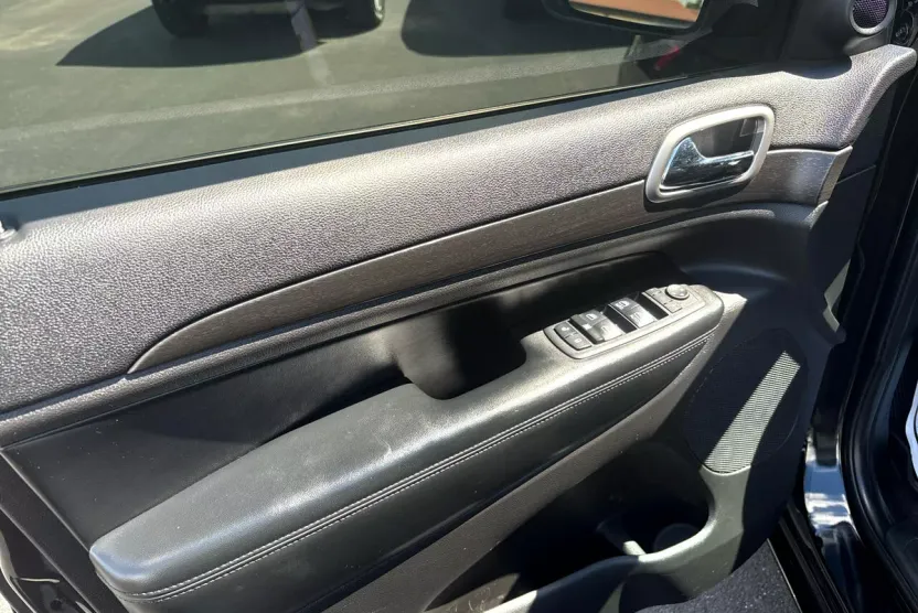 2017 Jeep Grand Cherokee Altitude photo 1