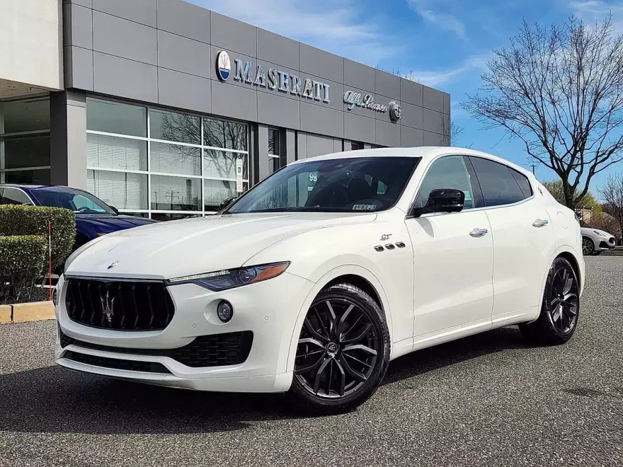 2024 Maserati Levante GT photo 1