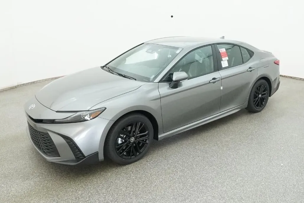 2026 Toyota Camry SE photo 1