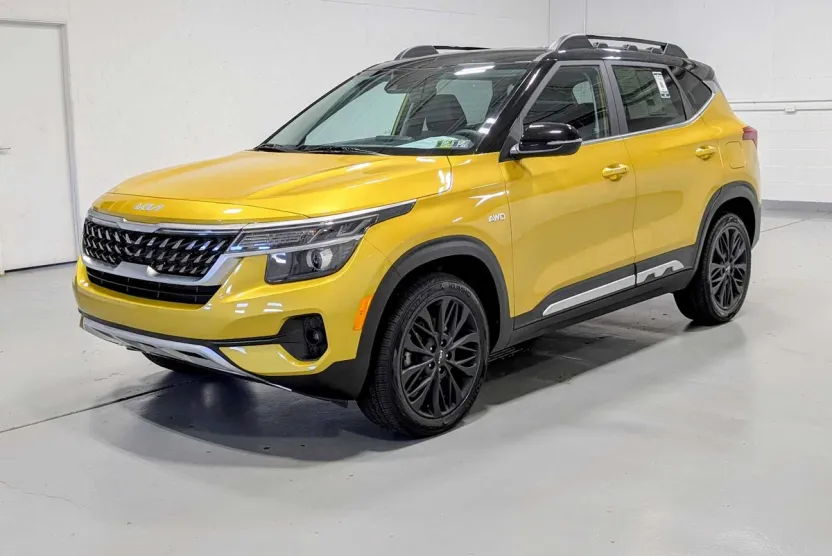 2023 Kia Seltos Nightfall Edition photo 1