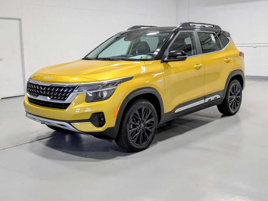 2023 Kia Seltos Nightfall Edition photo 1