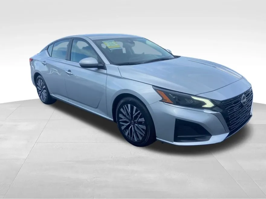 2023 Nissan Altima 2.5 SV photo 1
