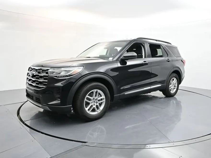 2025 Ford Explorer photo 1