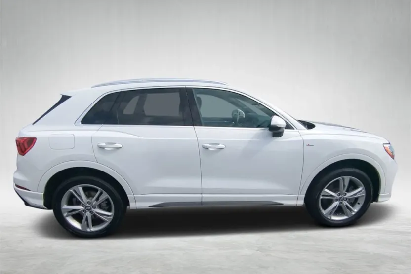 2020 Audi Q3 45 TFSI S line Premium photo 1