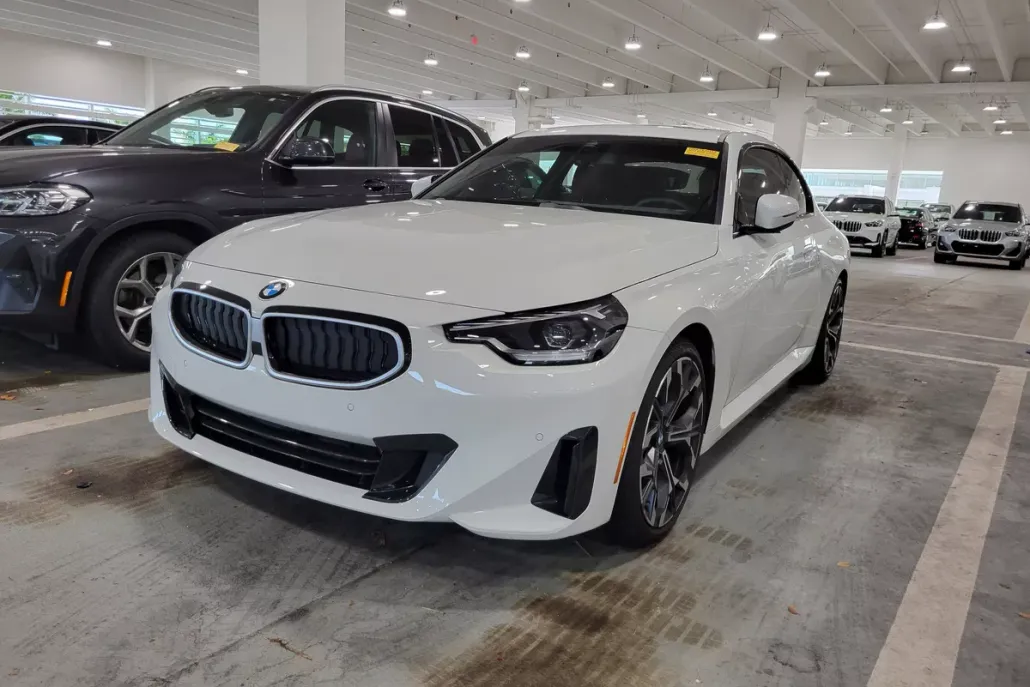 2025 Bmw 230i Coupe photo 1
