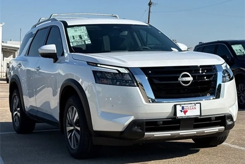 2025 Nissan Pathfinder SL photo 1