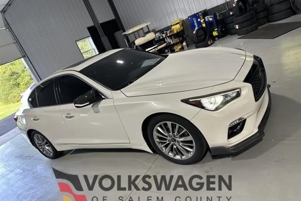 2018 Infiniti Q50 3.0t LUXE photo 1
