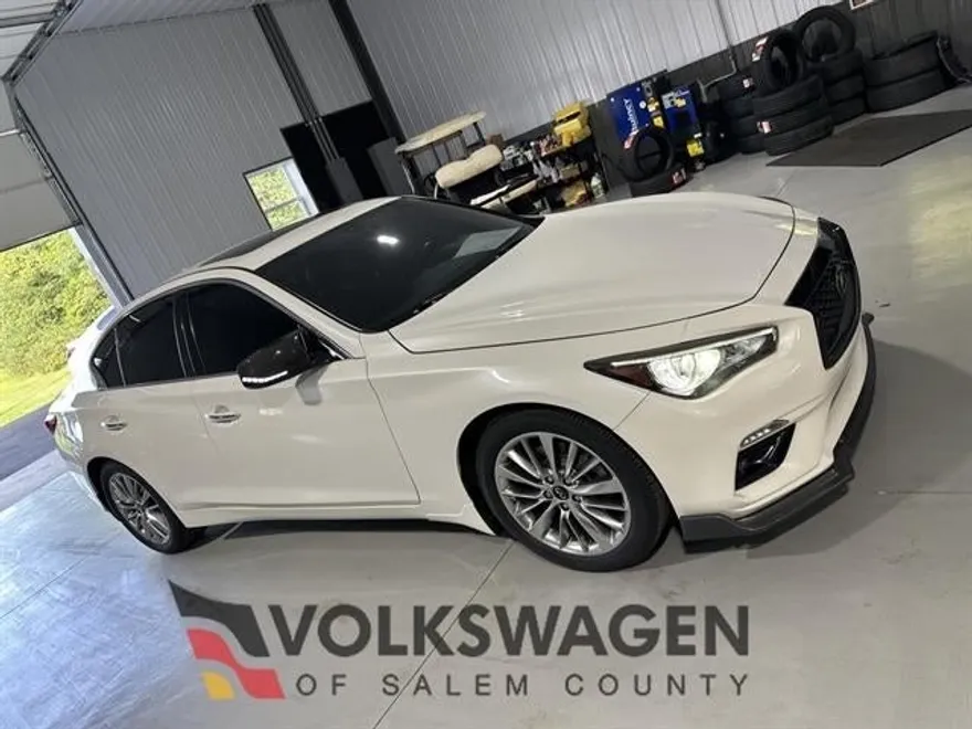 2018 Infiniti Q50 3.0t LUXE photo 1