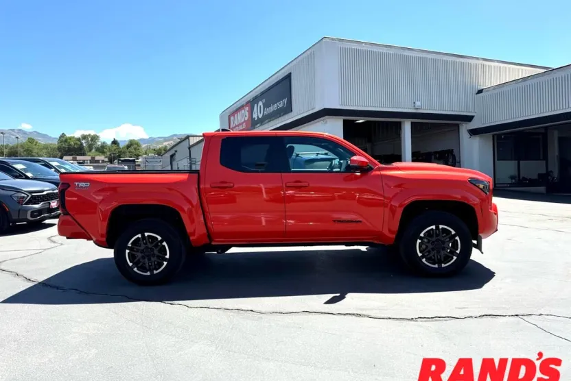 2024 Toyota Tacoma TRD Sport 4x4 photo 1