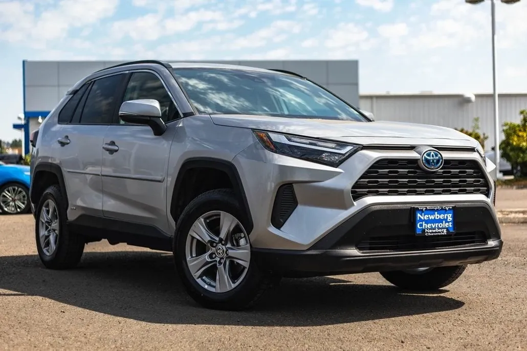 2023 Toyota RAV4 Hybrid LE photo 1