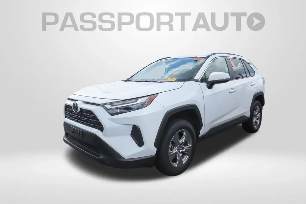 2024 Toyota RAV4 XLE photo 1