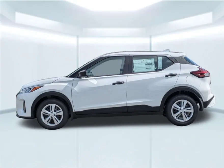2025 Nissan Kicks Play S photo 1