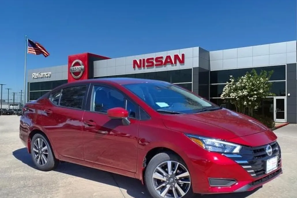 2025 Nissan Versa 1.6 SV photo 1
