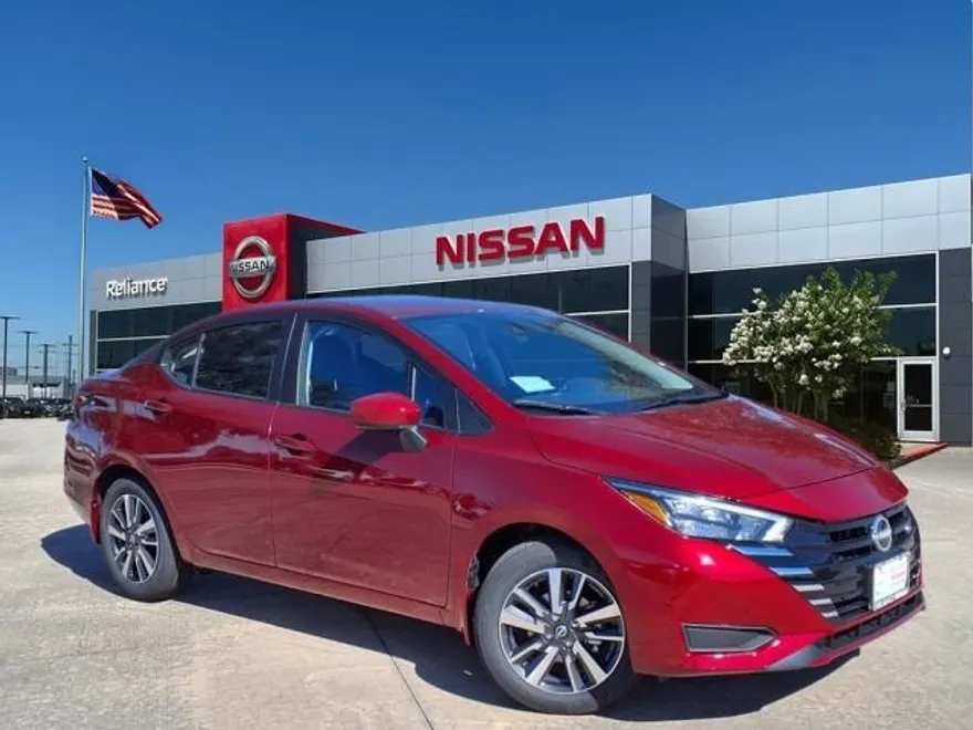 2025 Nissan Versa 1.6 SV photo 1