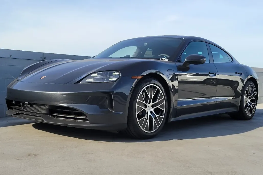 2025 Porsche Taycan 4S photo 1