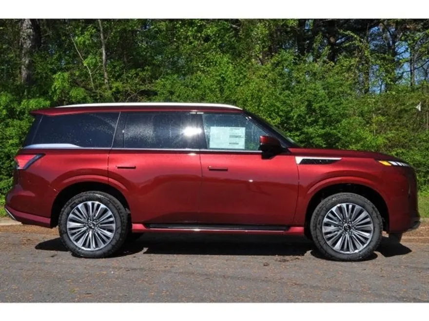 2025 Infiniti QX80 Luxe photo 1