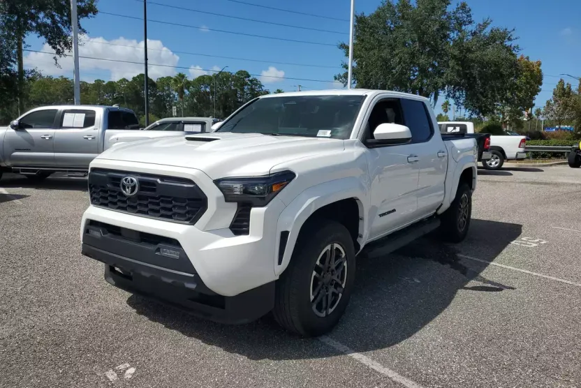 2024 Toyota Tacoma TRD Sport photo 1