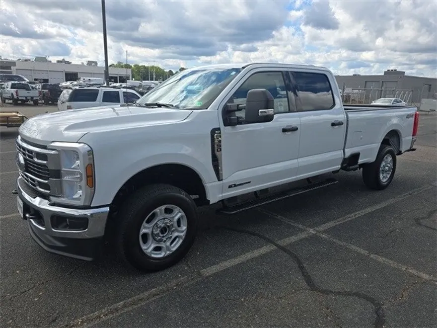 2025 Ford F-350 photo 1