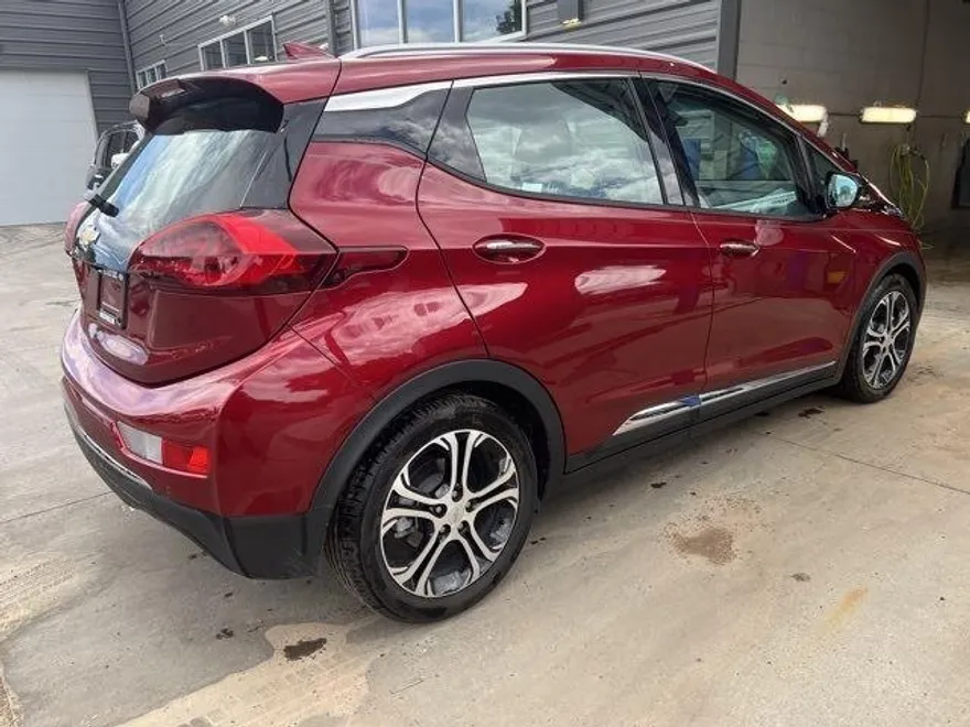 2017 Chevrolet Bolt EV Premier photo 1