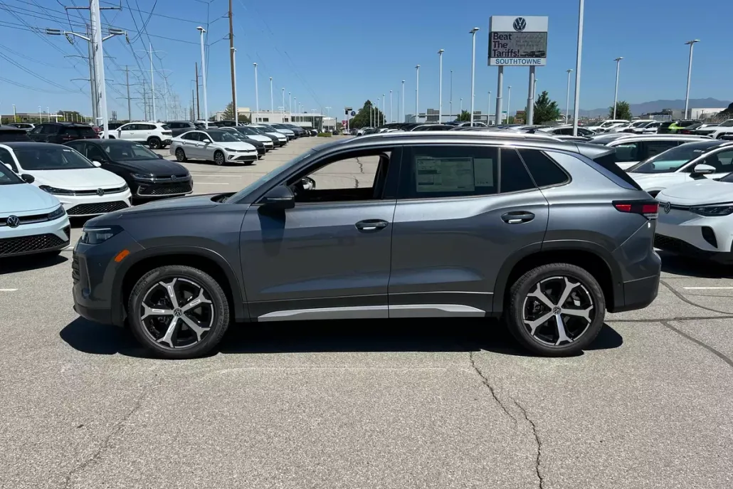 2025 Volkswagen Tiguan SE photo 1