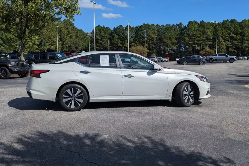 2021 Nissan Altima 2.5 SV photo 1