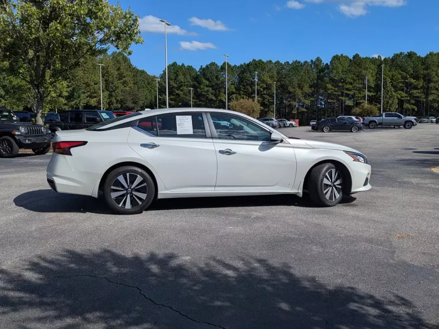 2021 Nissan Altima 2.5 SV photo 1