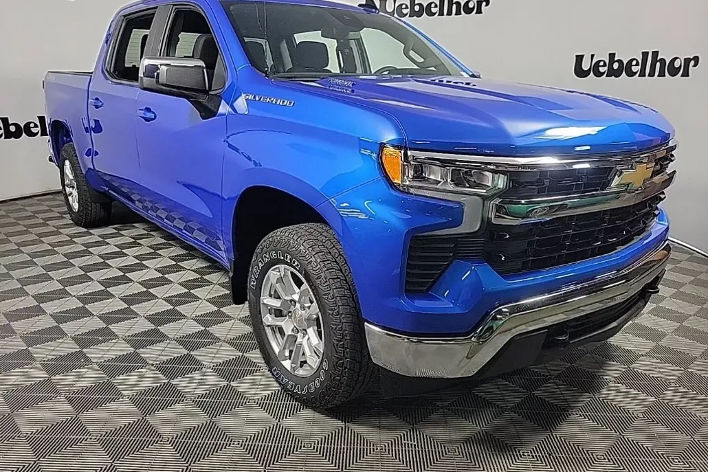 2025 Chevrolet Silverado 1500 LT photo 1