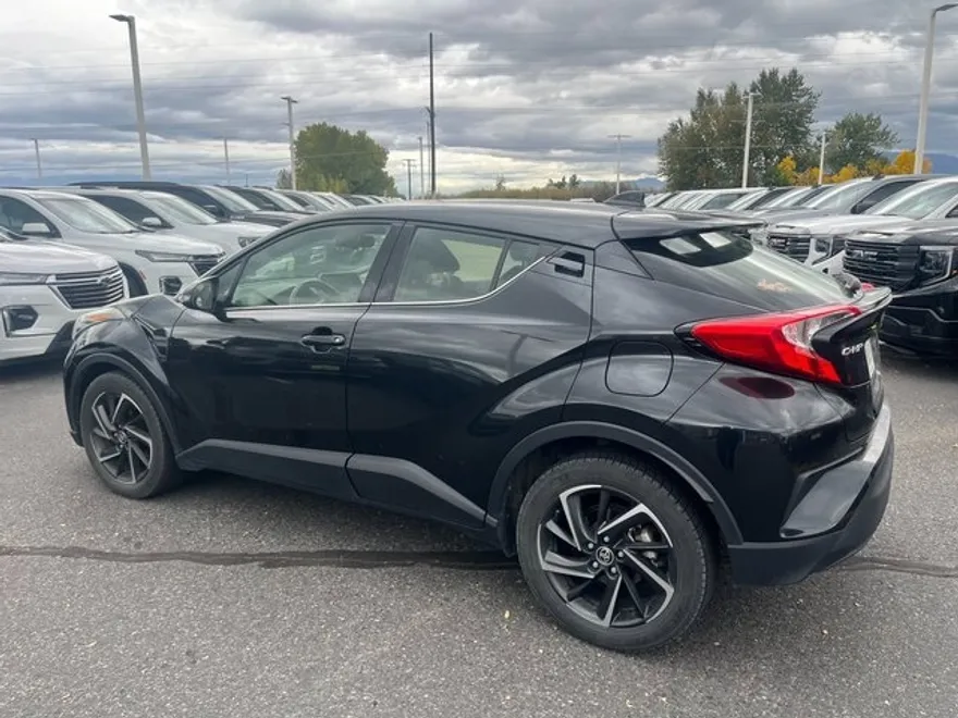 2021 Toyota C-HR LE photo 1