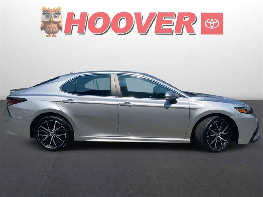 2024 Toyota Camry SE photo 1
