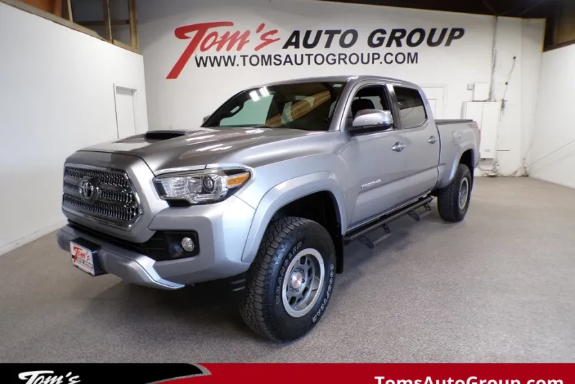 2017 Toyota Tacoma TRD Sport photo 1