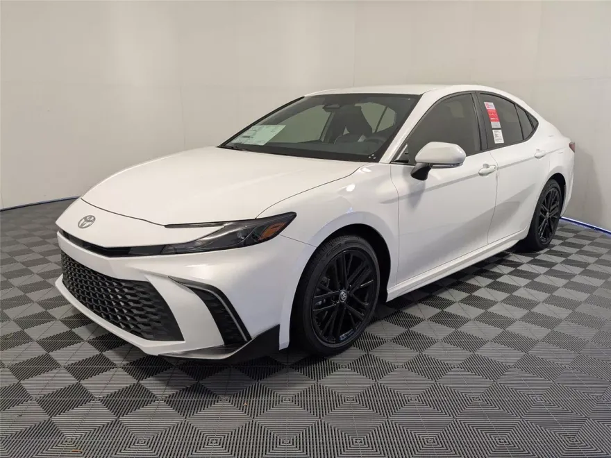 2026 Toyota Camry SE photo 1