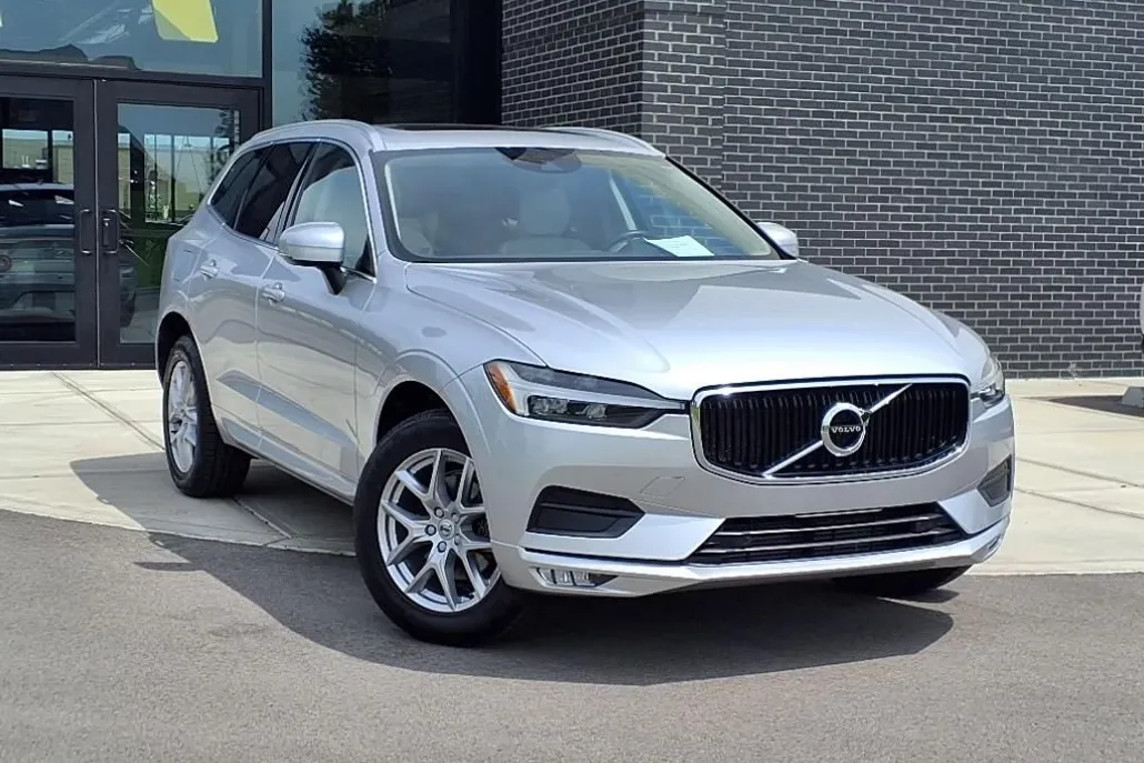 2021 Volvo XC60 T5 Momentum photo 1