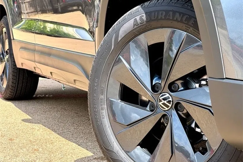 2025 Volkswagen Taos S photo 1