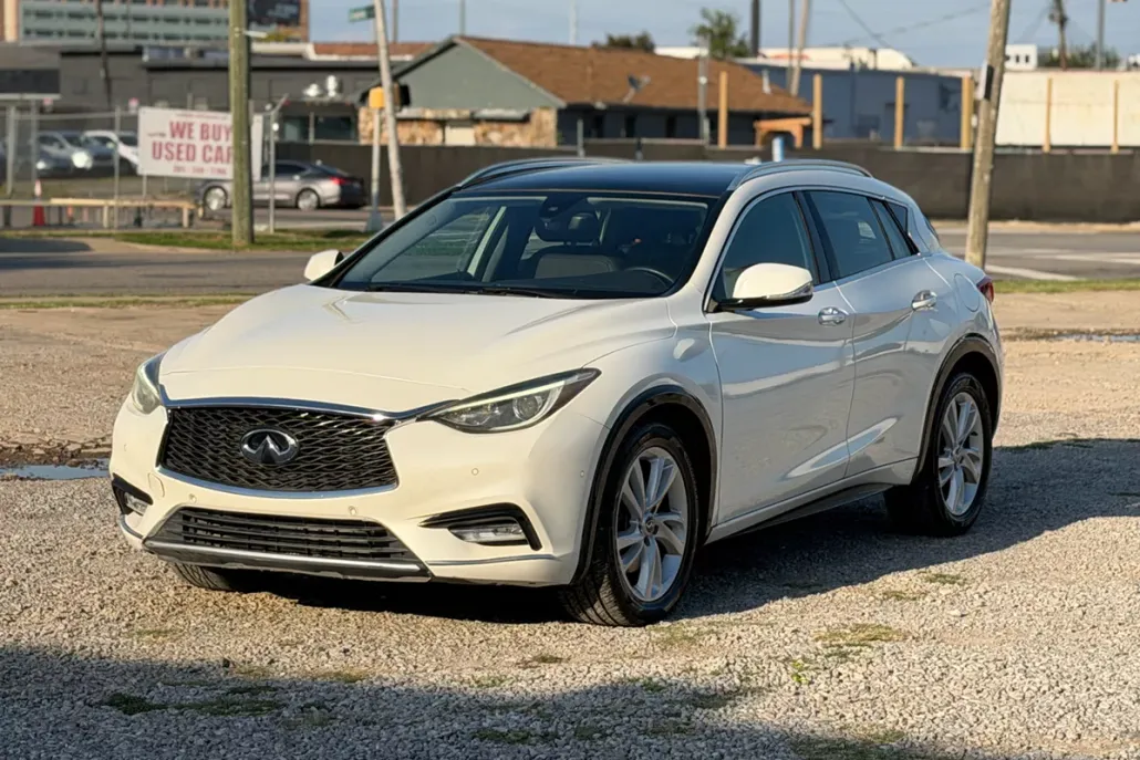 2018 Infiniti QX30 Base photo 1