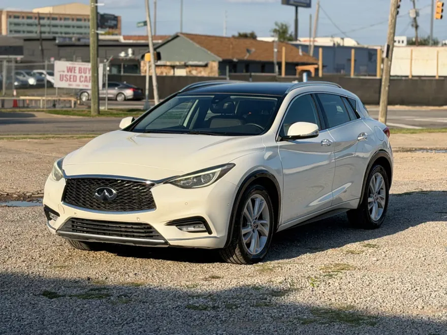 2018 Infiniti QX30 Base photo 1