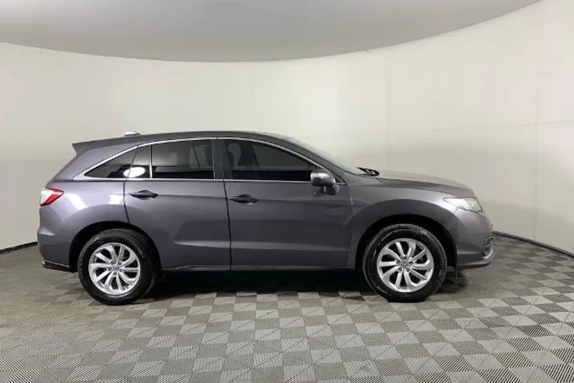 2017 Toyota RAV4 LE photo 1