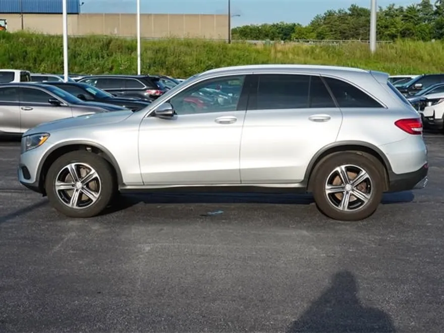 2017 Mercedes Benz GLC 300 photo 1