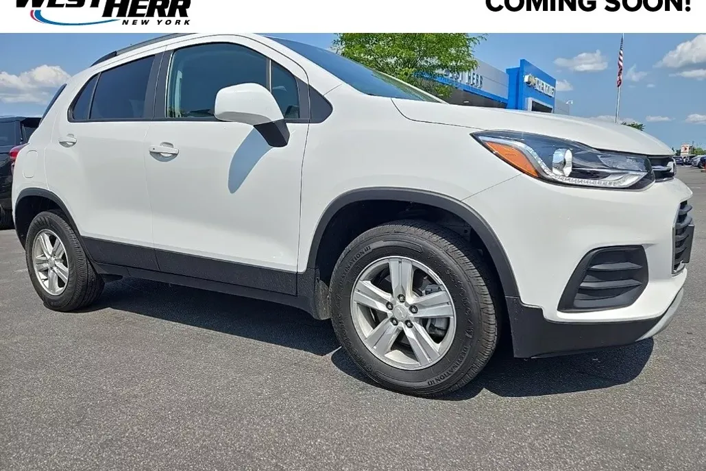 2022 Chevrolet Trax LT photo 1