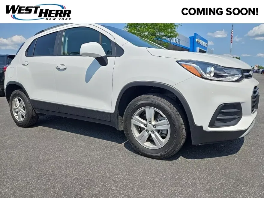 2022 Chevrolet Trax LT photo 1