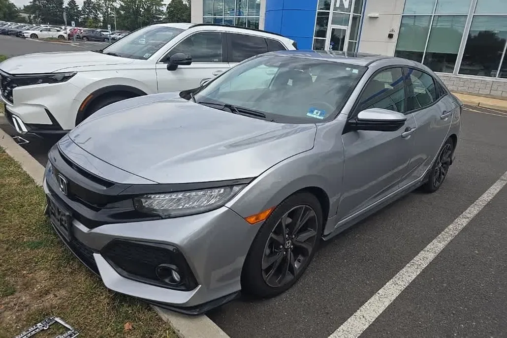 2017 Honda Civic Sport Touring photo 1
