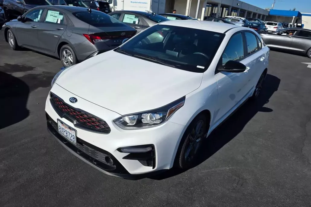 2021 Kia Forte GT-Line photo 1