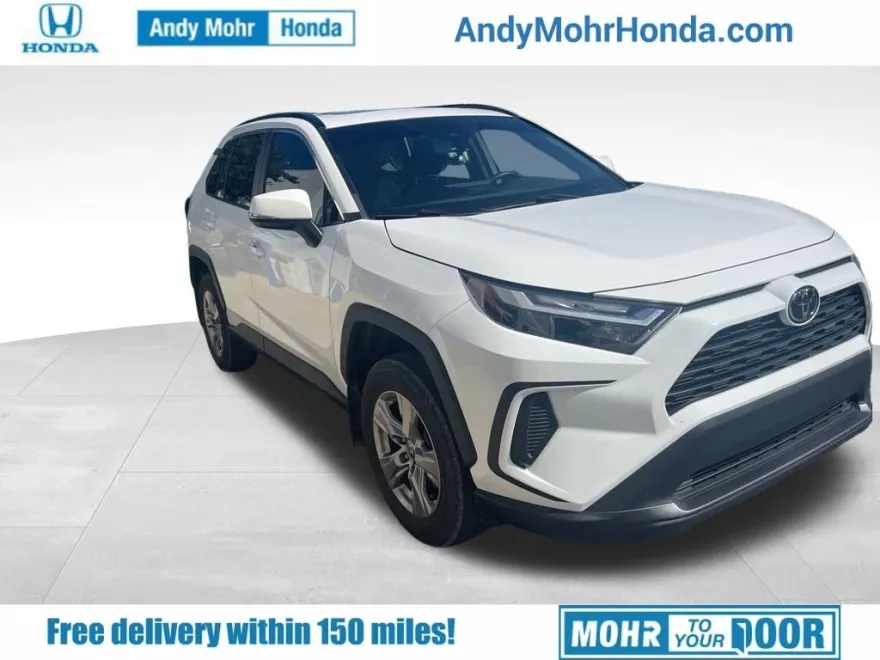 2022 Toyota RAV4 XLE photo 1