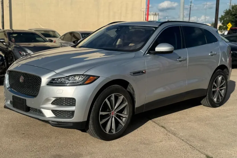 2018 Jaguar F-PACE Prestige photo 1