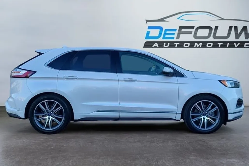 2019 Ford Edge Titanium photo 1